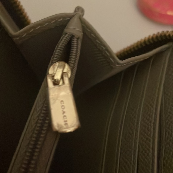 Coach “New York” Cream and Tan Leather Zip-around Wallet - Picture 5 of 6